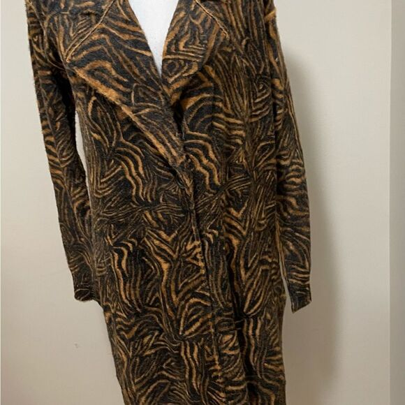 Free People Long Animal Cardi in a tiger print outer shell size S - Picture 5 of 12